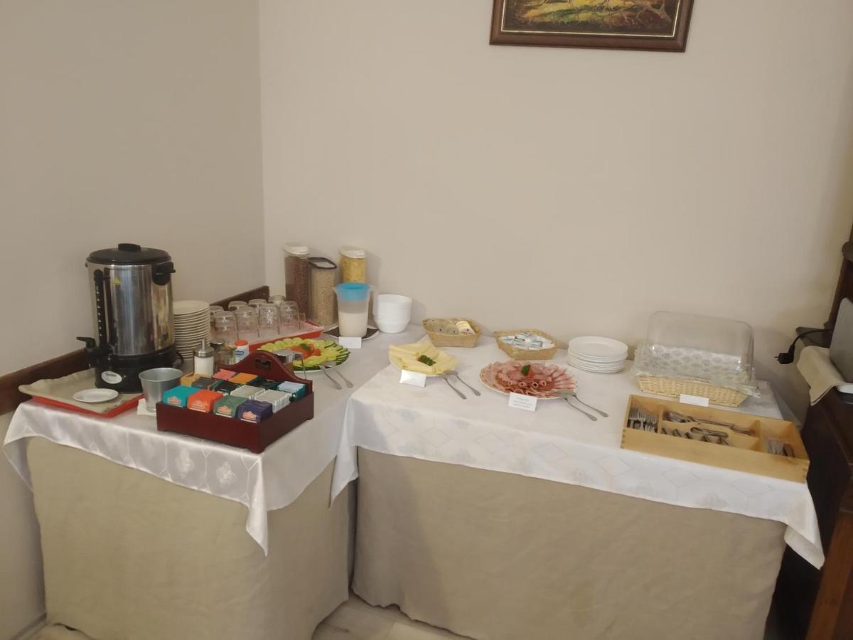 Pollushof Panzió és Étterem Acomodação com café da manhã Csolnok Exterior foto